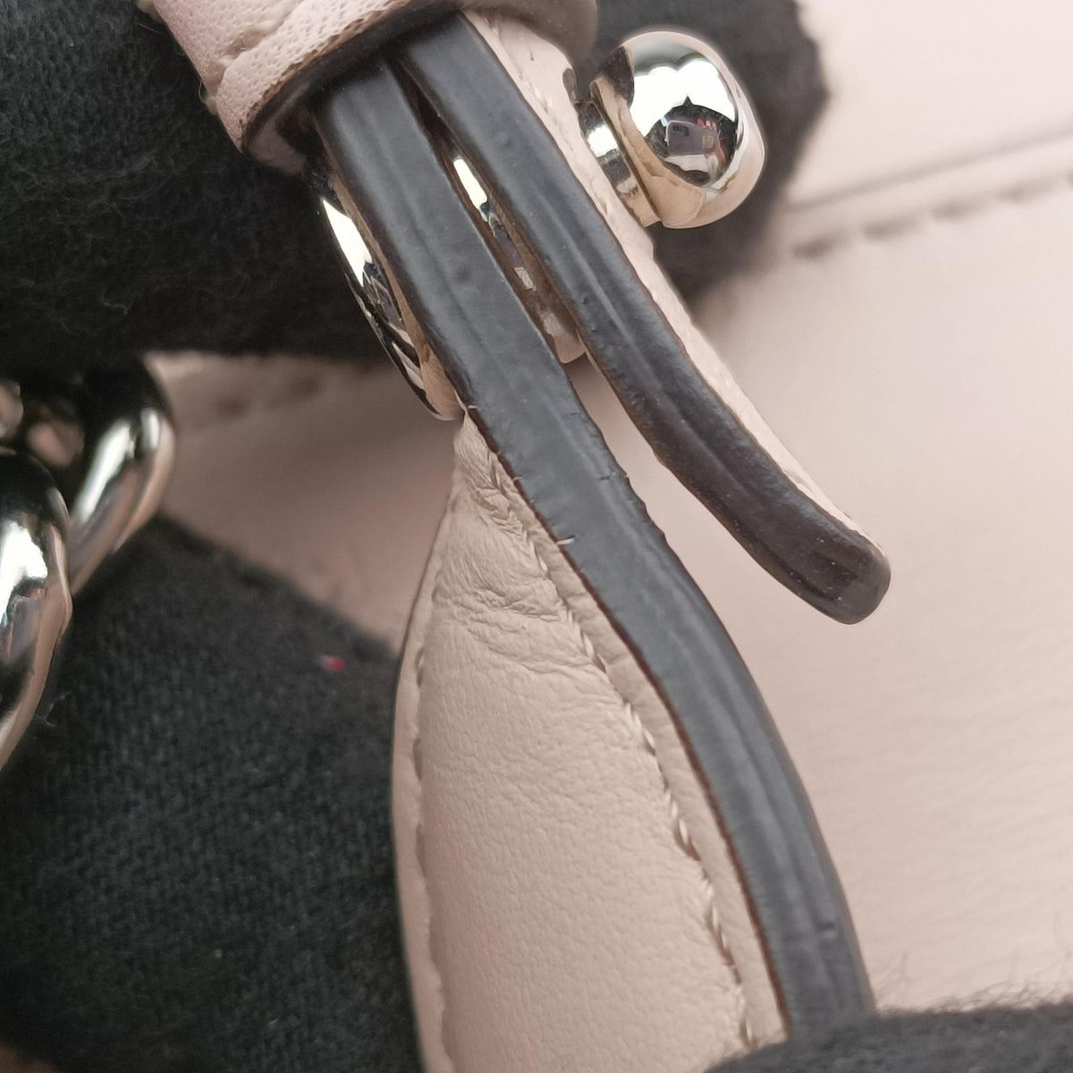 Secondhand Fendi KAN I F Pink Leather 8BT286 shoulderbag | stylenewstar