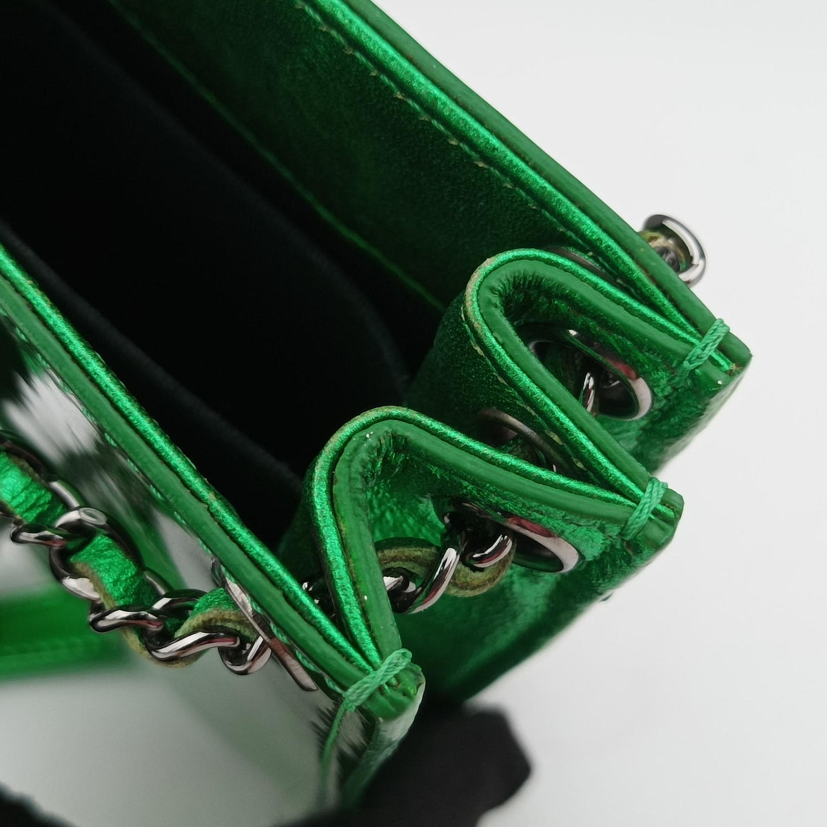 Pre-owned Chanel Cocomark phone holder Green Patent Leather A92304 shoulderbag | stylenewstar