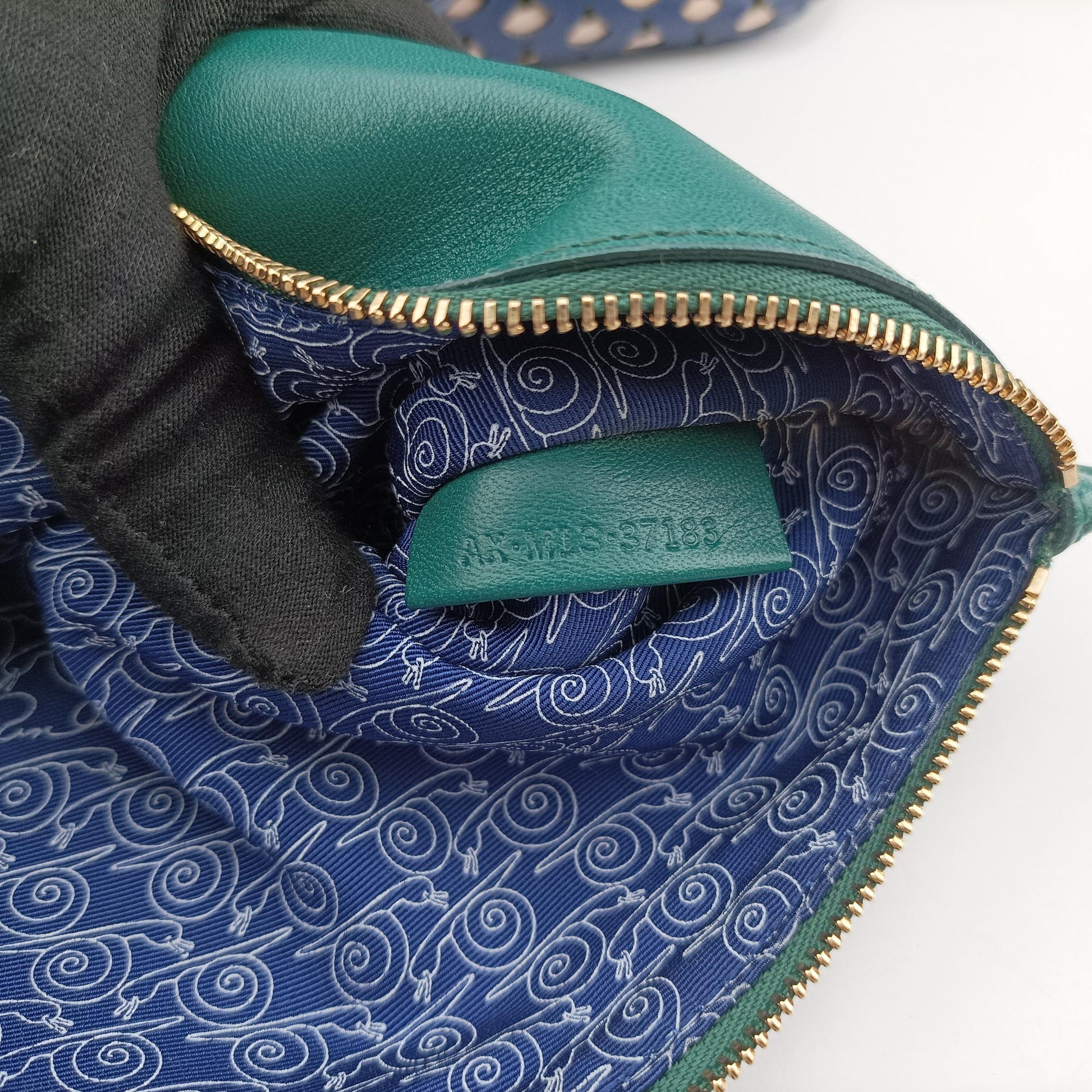 Isabella Rossellini Blue × Green Leather AX.M13.37183イザベラ ロッセリーニ  ブルー × グリーン レザー AX.M13.37183