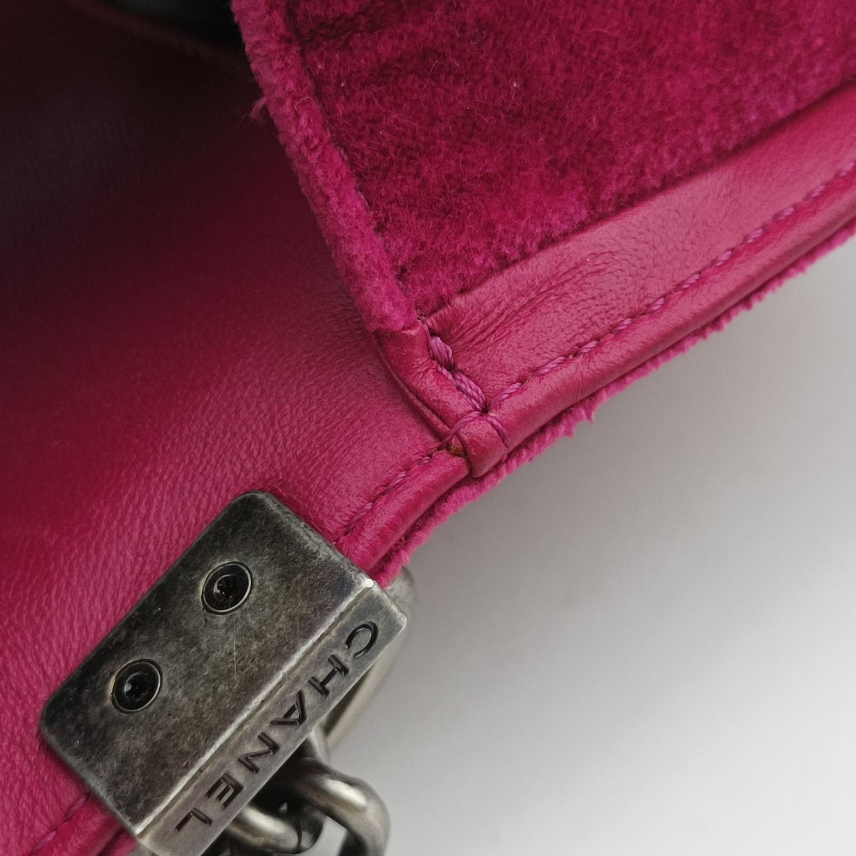 BOY CHANEL Rose velour A67364 17342476ボーイシャネル ローズ レッド ベロア A67364 17342476