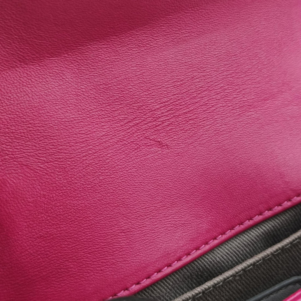 BOY CHANEL Rose velour A67364 17342476ボーイシャネル ローズ レッド ベロア A67364 17342476