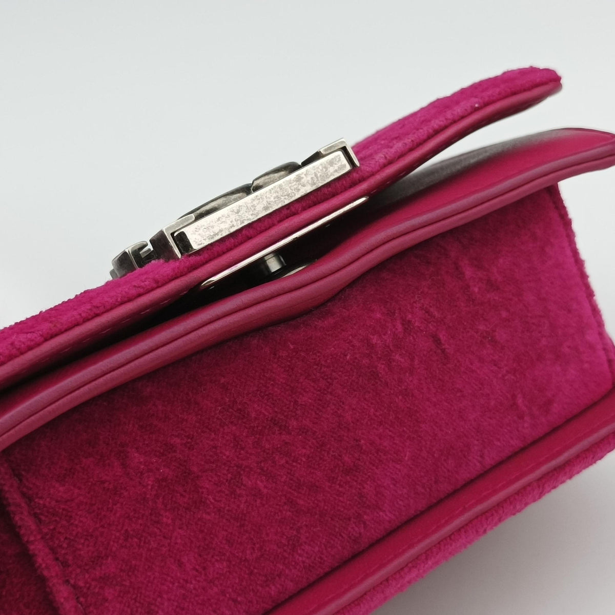 BOY CHANEL Rose velour A67364 17342476ボーイシャネル ローズ レッド ベロア A67364 17342476
