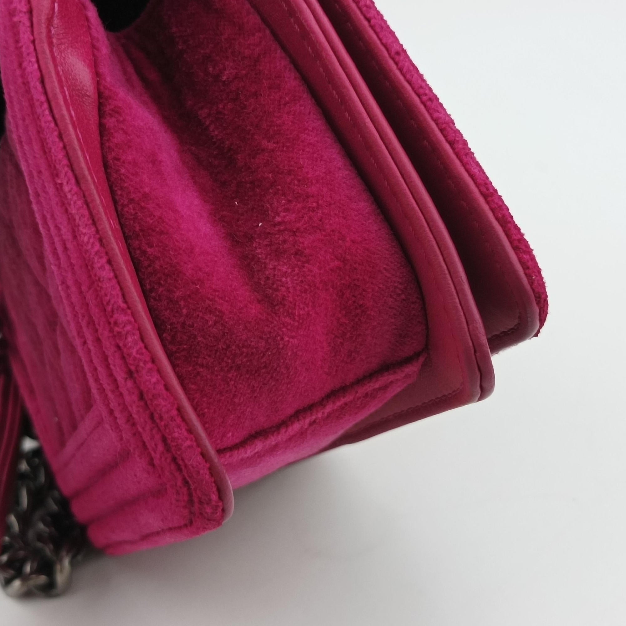 BOY CHANEL Rose velour A67364 17342476ボーイシャネル ローズ レッド ベロア A67364 17342476