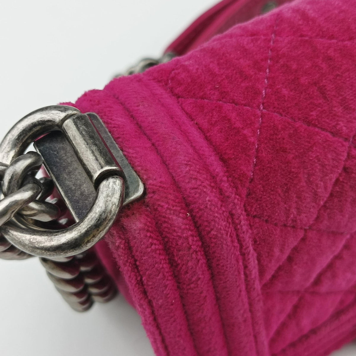 BOY CHANEL Rose velour A67364 17342476ボーイシャネル ローズ レッド ベロア A67364 17342476