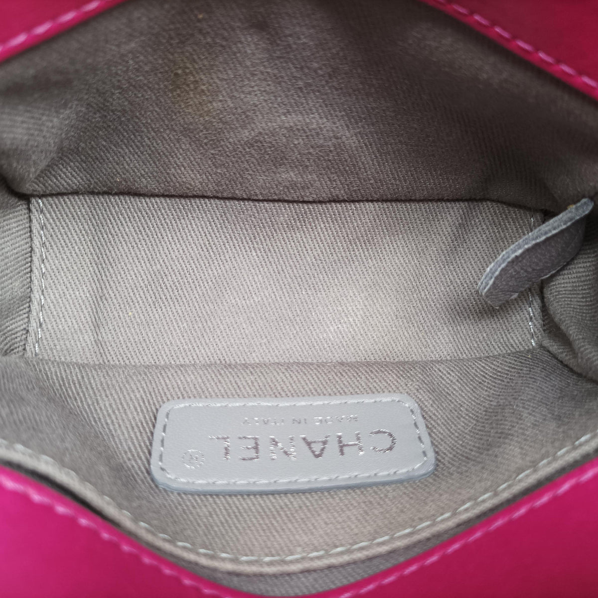 BOY CHANEL Rose velour A67364 17342476ボーイシャネル ローズ レッド ベロア A67364 17342476