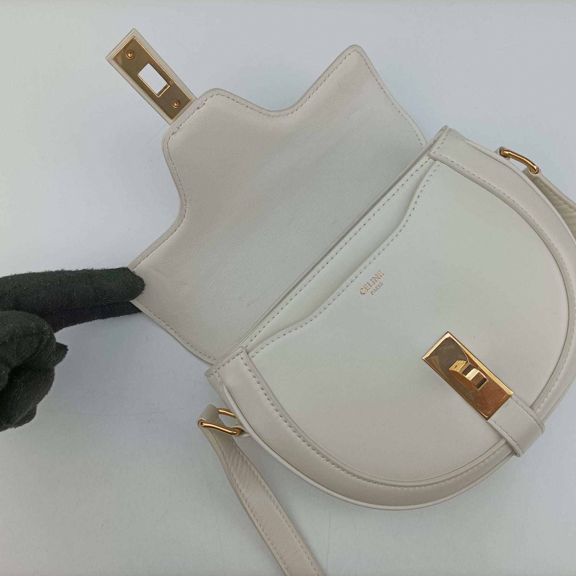 Small Besace 16 White Leather U-GM-3119スモール ブザス 16セーズ ホワイト レザー U-GM-3119