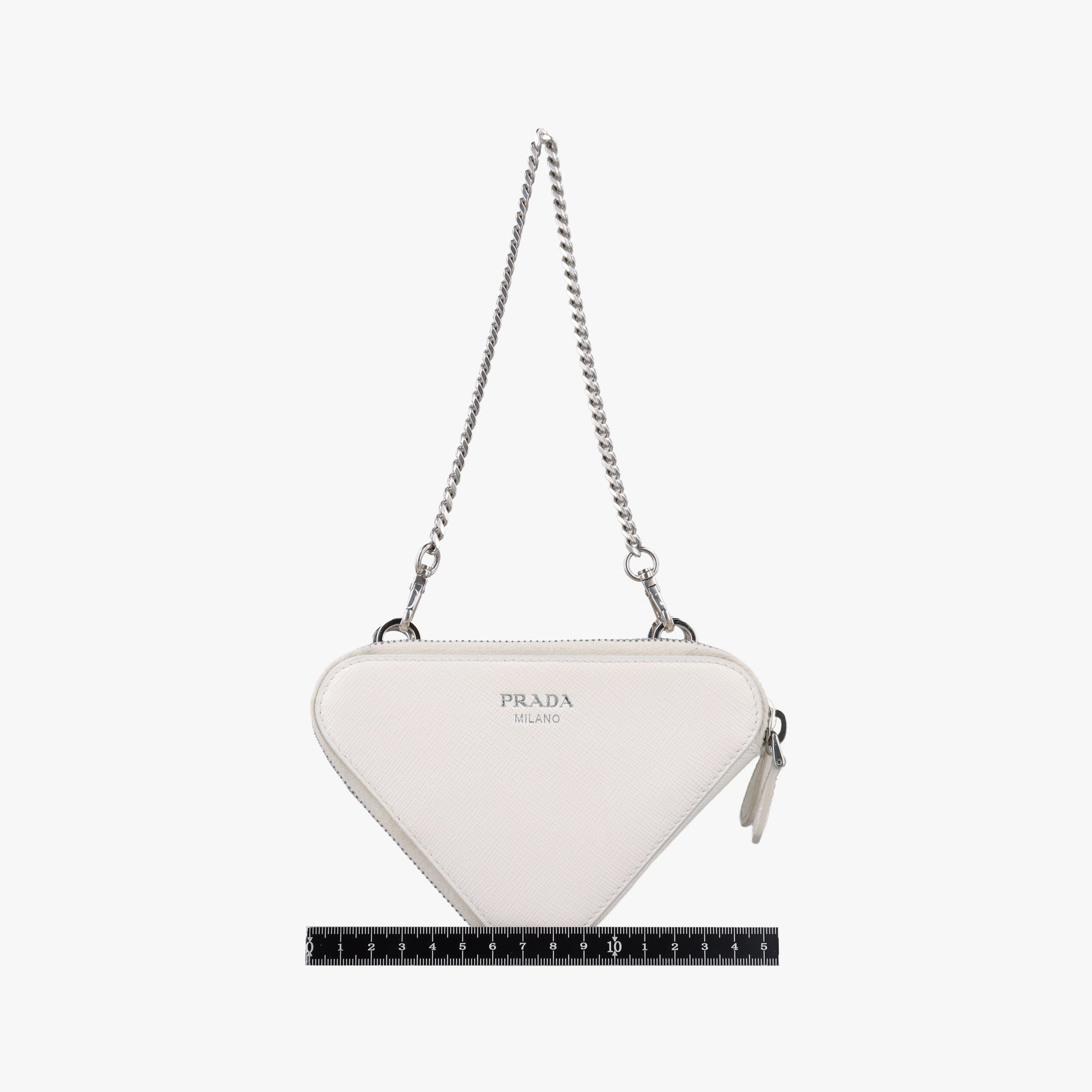 Triangle Logo Plate White SAFFIANO Leather 1NR015 234トライアングルロゴ ホワイト サフィアーノレザー 1NR015 234
