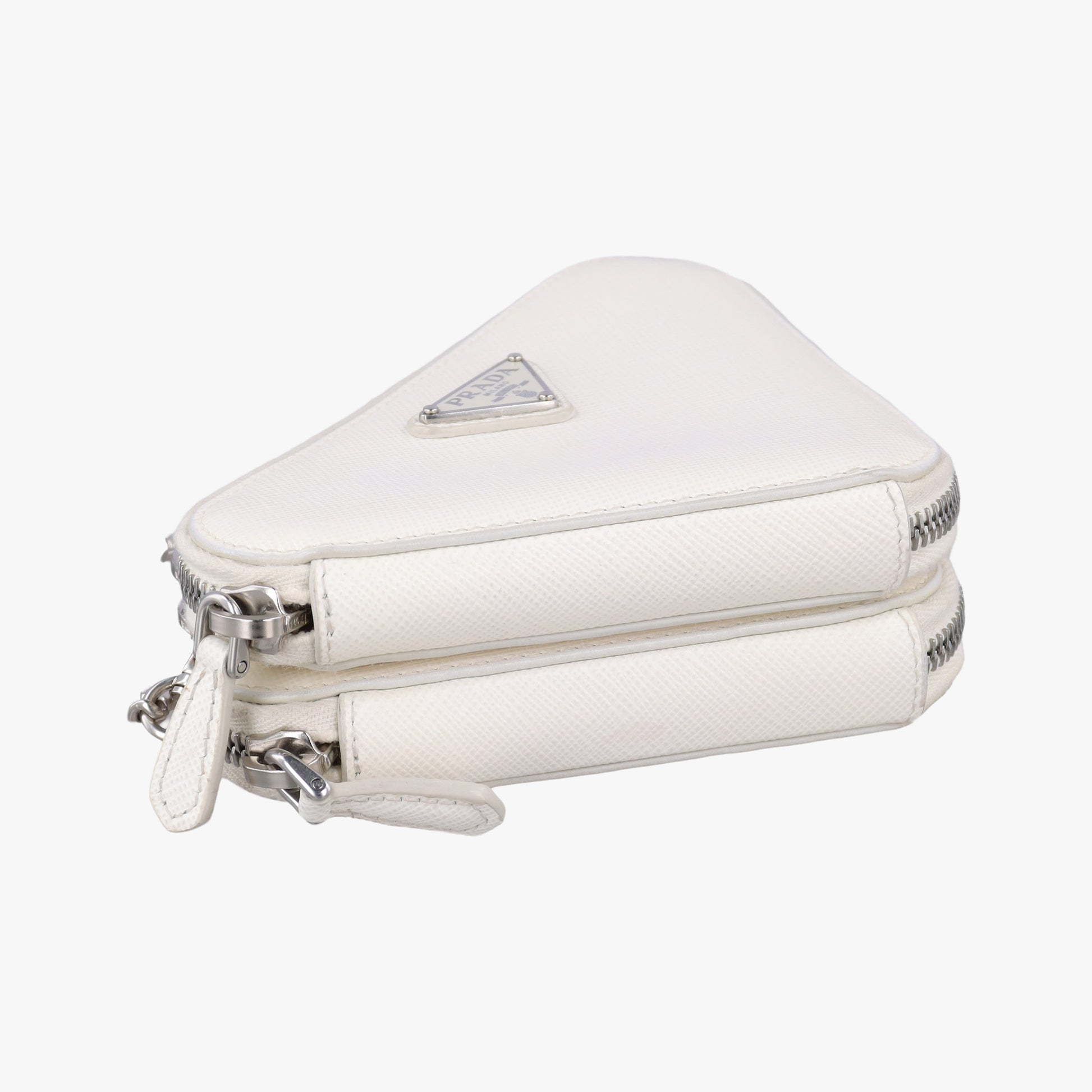 Triangle Logo Plate White SAFFIANO Leather 1NR015 234トライアングルロゴ ホワイト サフィアーノレザー 1NR015 234