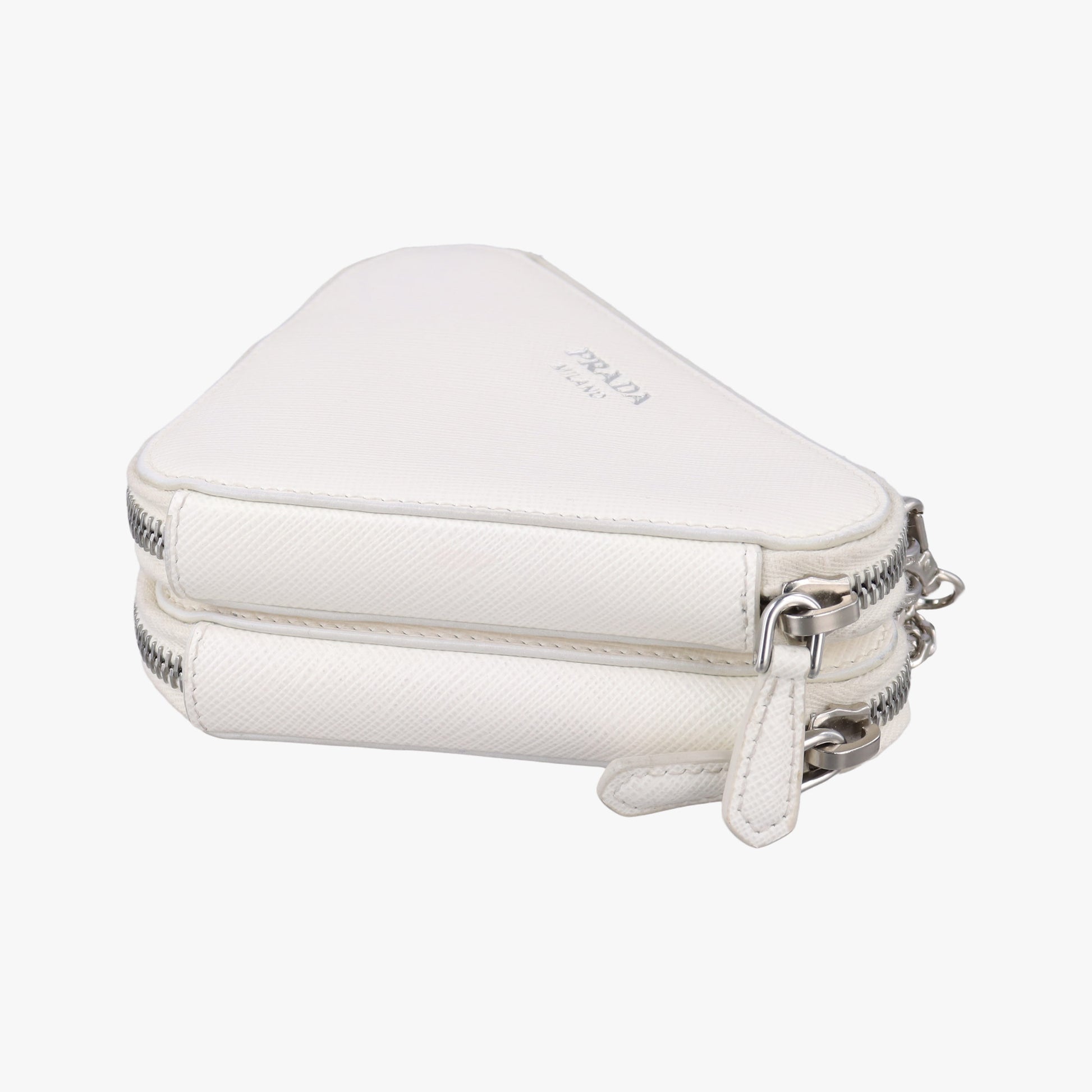 Triangle Logo Plate White SAFFIANO Leather 1NR015 234トライアングルロゴ ホワイト サフィアーノレザー 1NR015 234