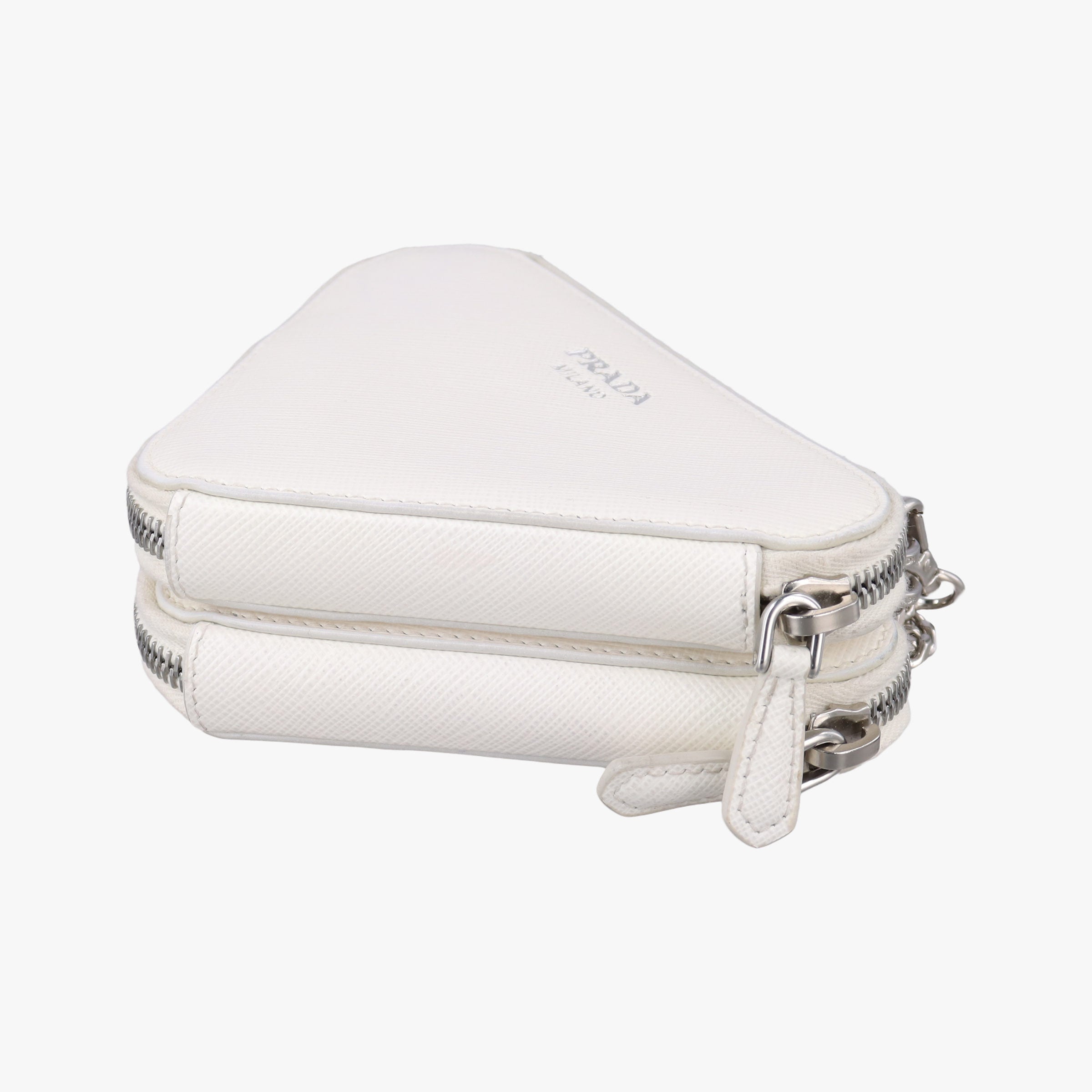 Triangle Logo Plate White SAFFIANO Leather 1NR015 234トライアングルロゴ ホワイト サフィアーノレザー 1NR015 234
