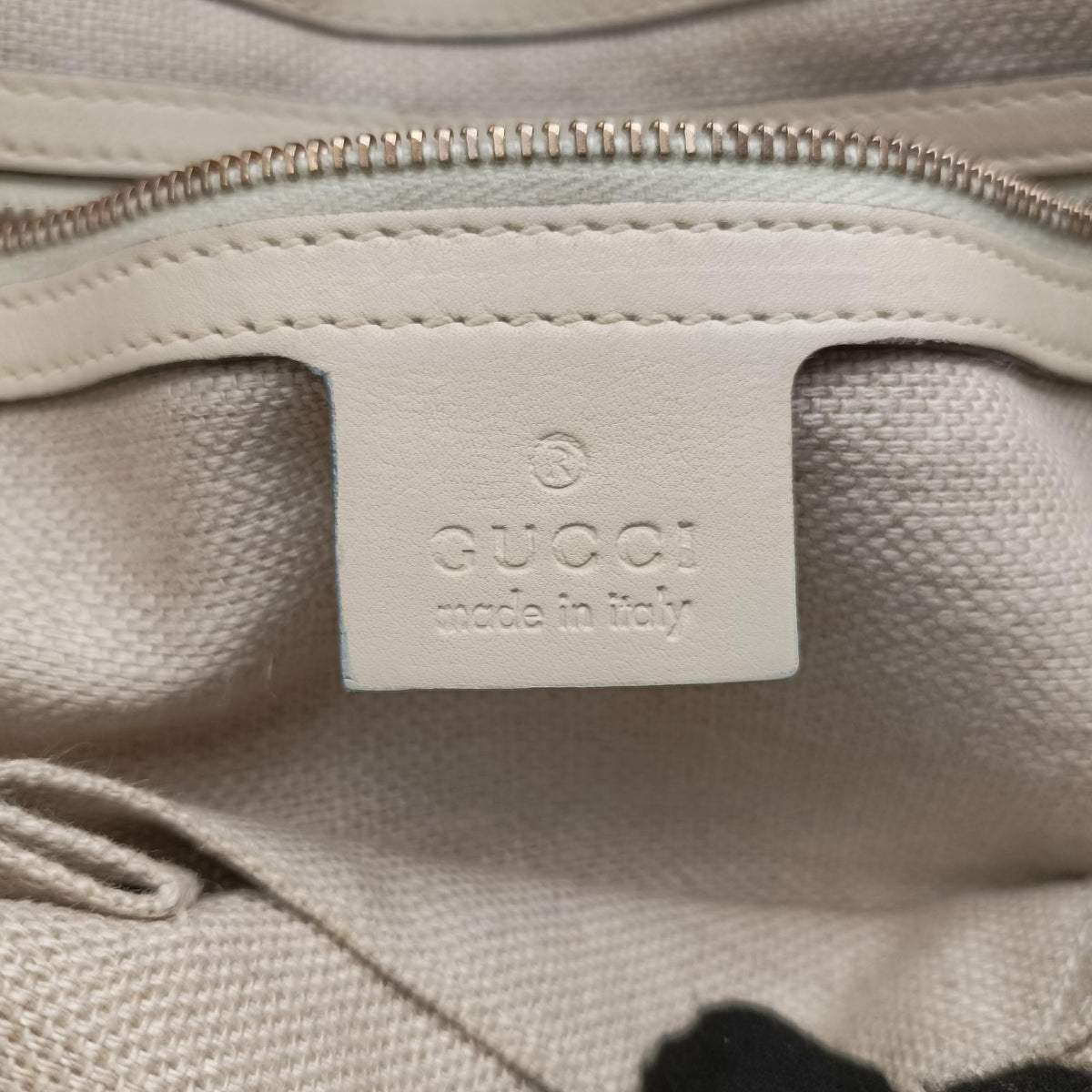 Pre-owned Gucci Tassel Handmade Medium Flap White Leather 263954 shoulderbag | stylenewstar
