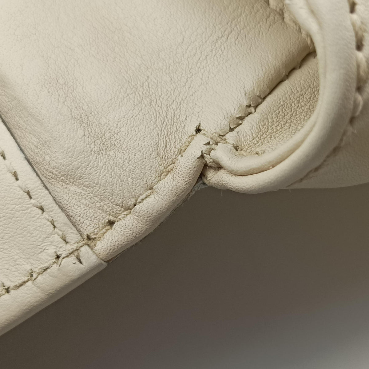 Pre-owned Gucci Tassel Handmade Medium Flap White Leather 263954 shoulderbag | stylenewstar
