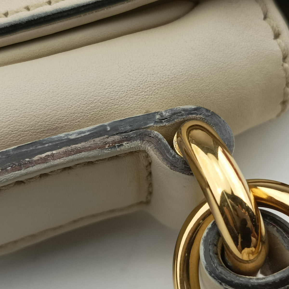 Pre-owned Gucci Tassel Handmade Medium Flap White Leather 263954 shoulderbag | stylenewstar