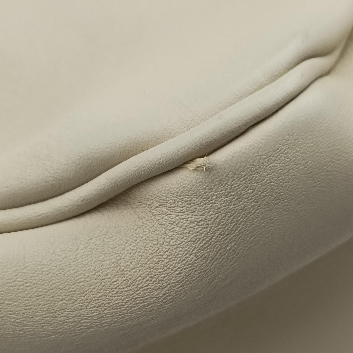 Pre-owned Gucci Tassel Handmade Medium Flap White Leather 263954 shoulderbag | stylenewstar
