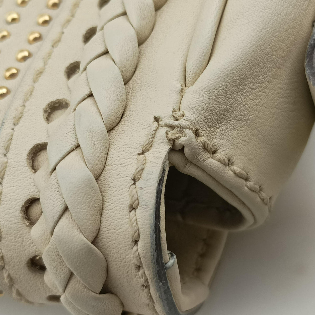 Pre-owned Gucci Tassel Handmade Medium Flap White Leather 263954 shoulderbag | stylenewstar