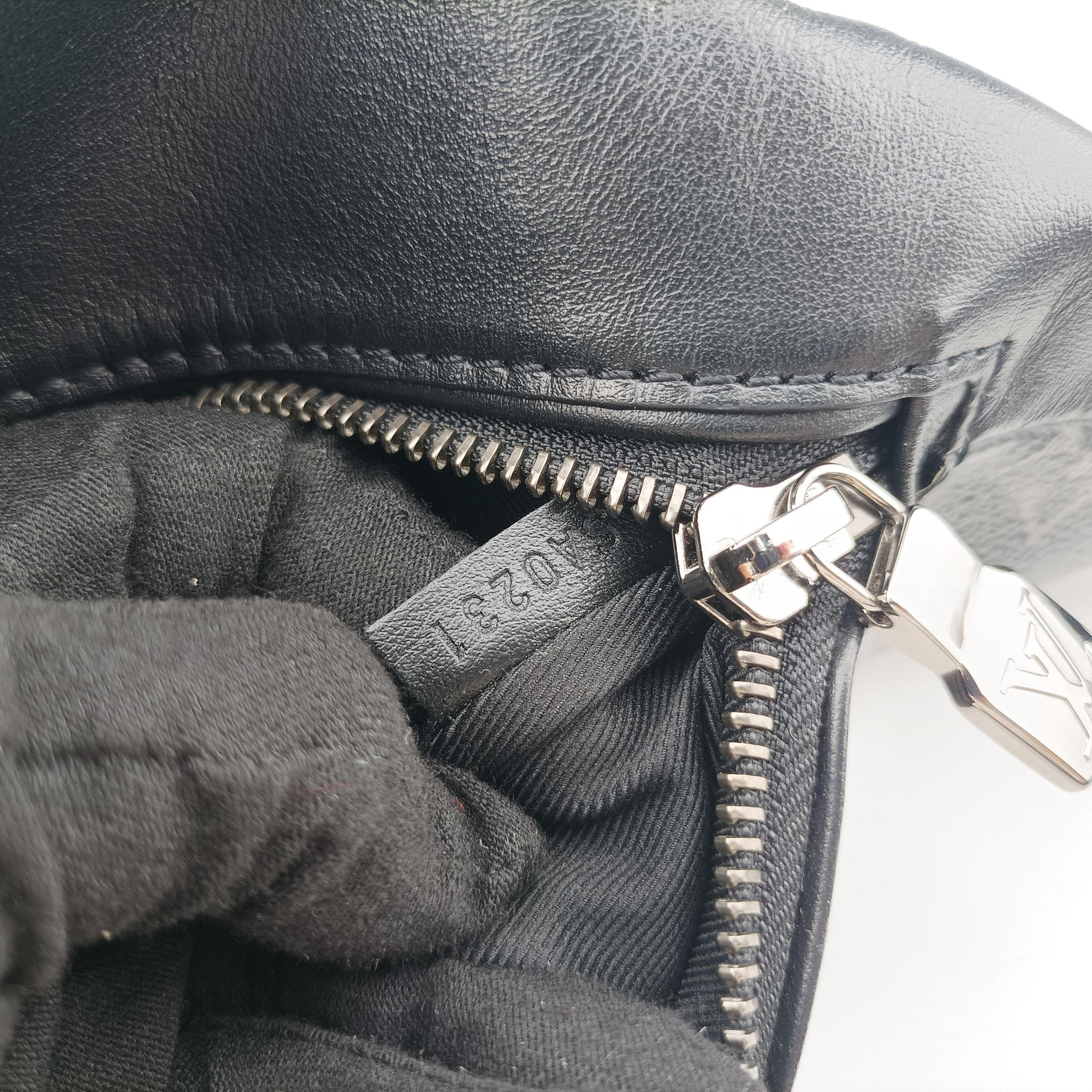 Discovery Bum Bag Black Monogram eclipse M44336 SA0231ディスカバリーバムバッグ ブラック モノグラム エクリプス M44336 SA0231