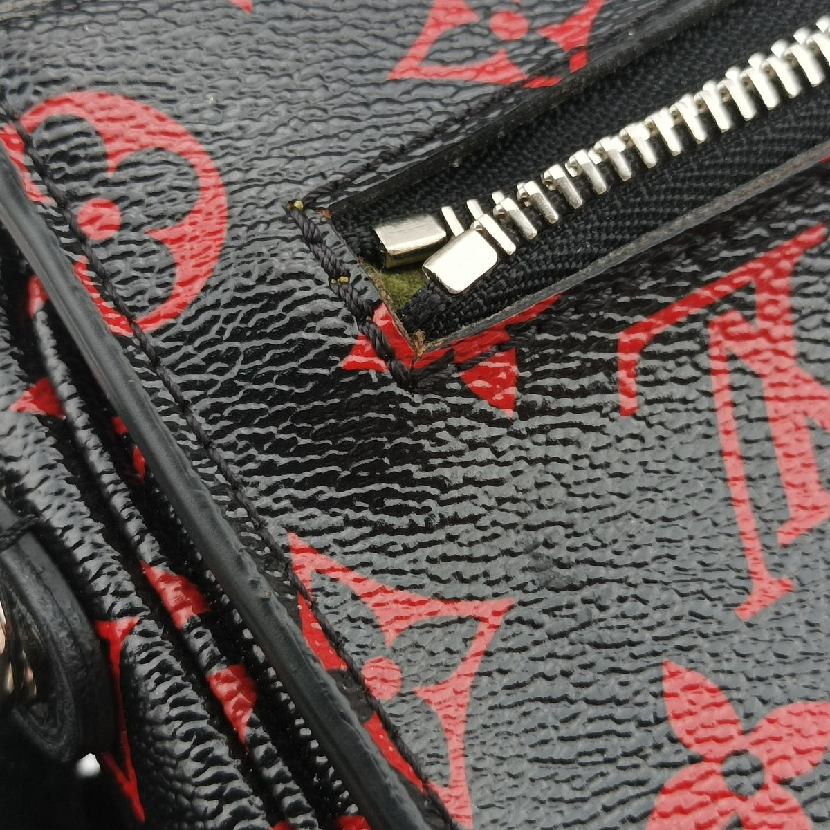 Pochette Metis MM Noir×ROUGE Monogram Infrarouge M41462 DR0117ポシェット メティス MM ノワール×ルージュ モノグラム アンフラルージュ M41462 DR0117