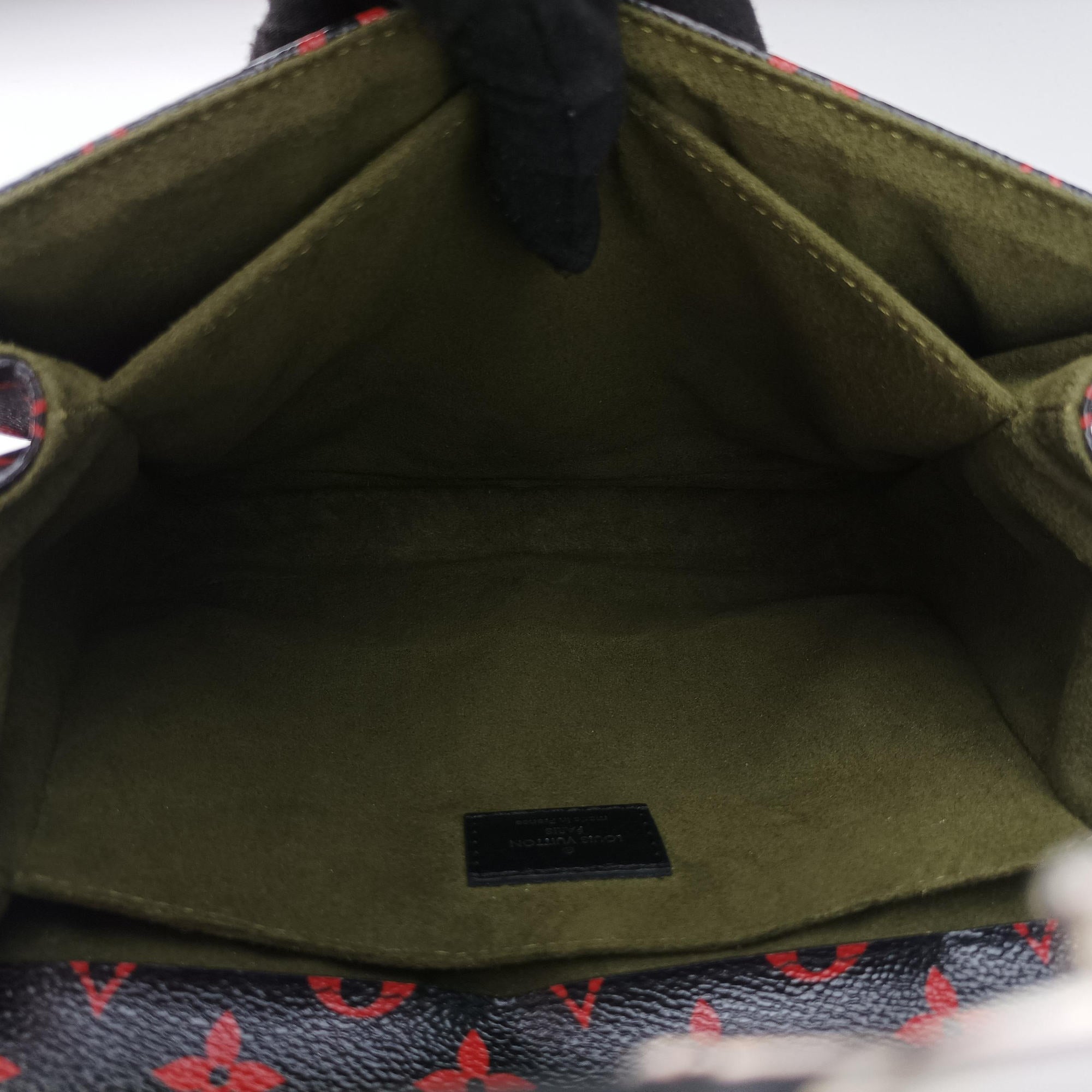 Pochette Metis MM Noir×ROUGE Monogram Infrarouge M41462 DR0117ポシェット メティス MM ノワール×ルージュ モノグラム アンフラルージュ M41462 DR0117