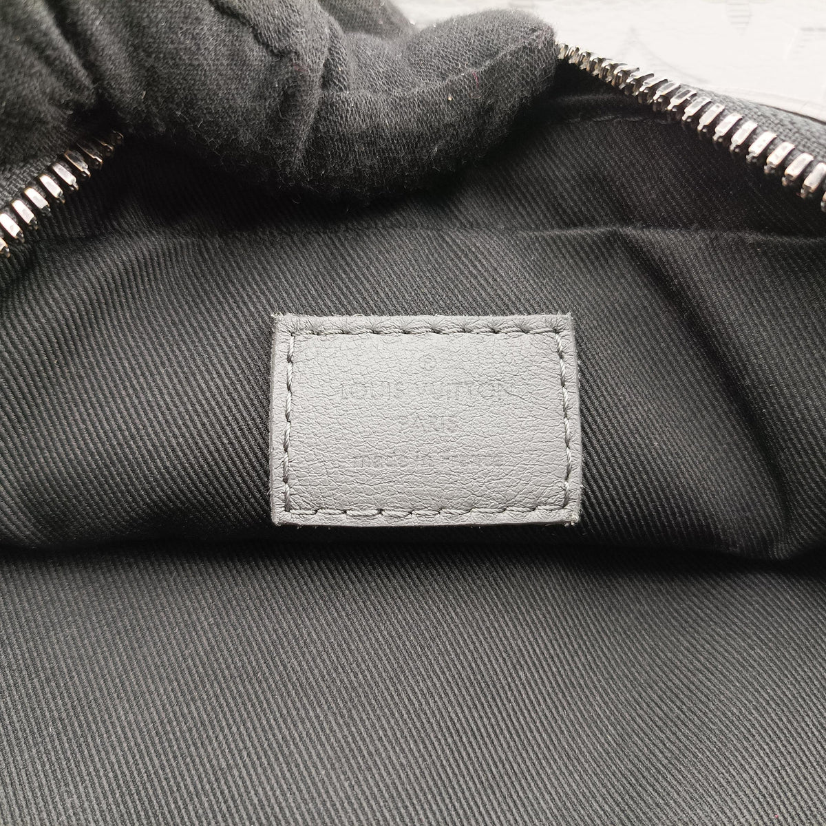 Pre-owned Louis Vuitton Trio Messenger Gris Monogram Shadow M46603 shoulderbag | stylenewstar