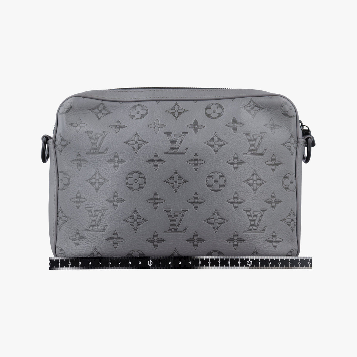 Pre-owned Louis Vuitton Trio Messenger Gris Monogram Shadow M46603 shoulderbag | stylenewstar