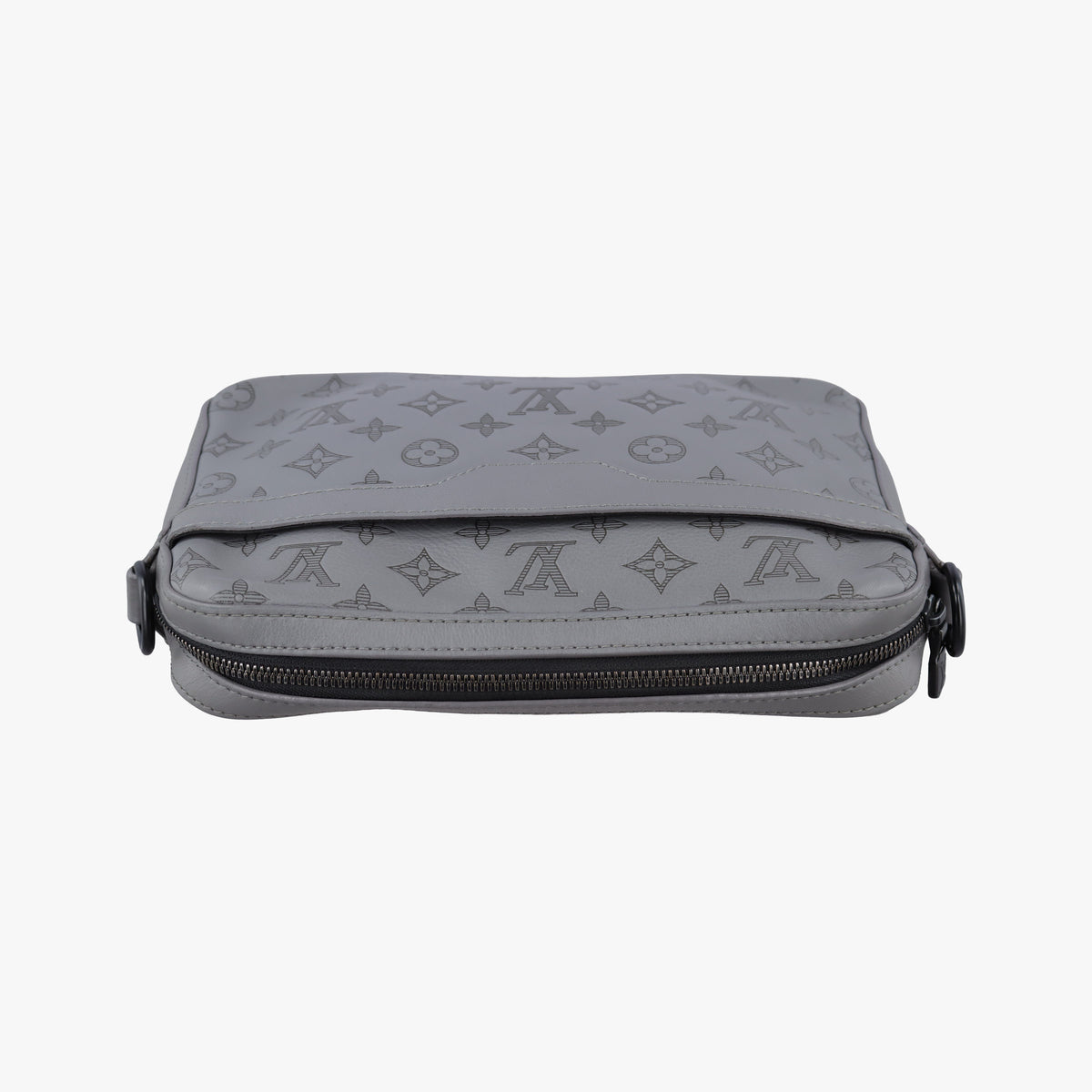 Pre-owned Louis Vuitton Trio Messenger Gris Monogram Shadow M46603 shoulderbag | stylenewstar