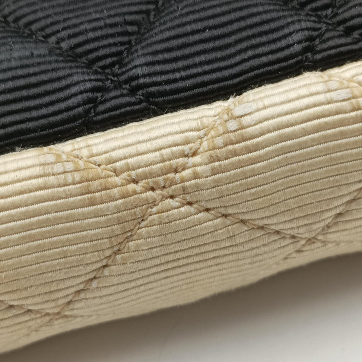 Secondhand Chanel Matelasse 2.55 Black × Beige Fabric A46019 shoulderbag | stylenewstar