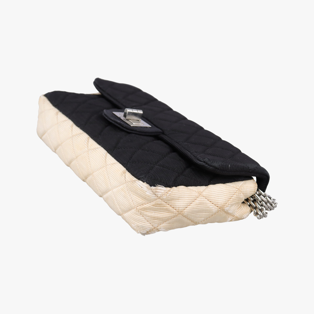 Secondhand Chanel Matelasse 2.55 Black × Beige Fabric A46019 shoulderbag | stylenewstar