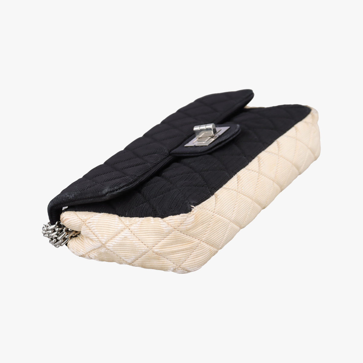 Secondhand Chanel Matelasse 2.55 Black × Beige Fabric A46019 shoulderbag | stylenewstar