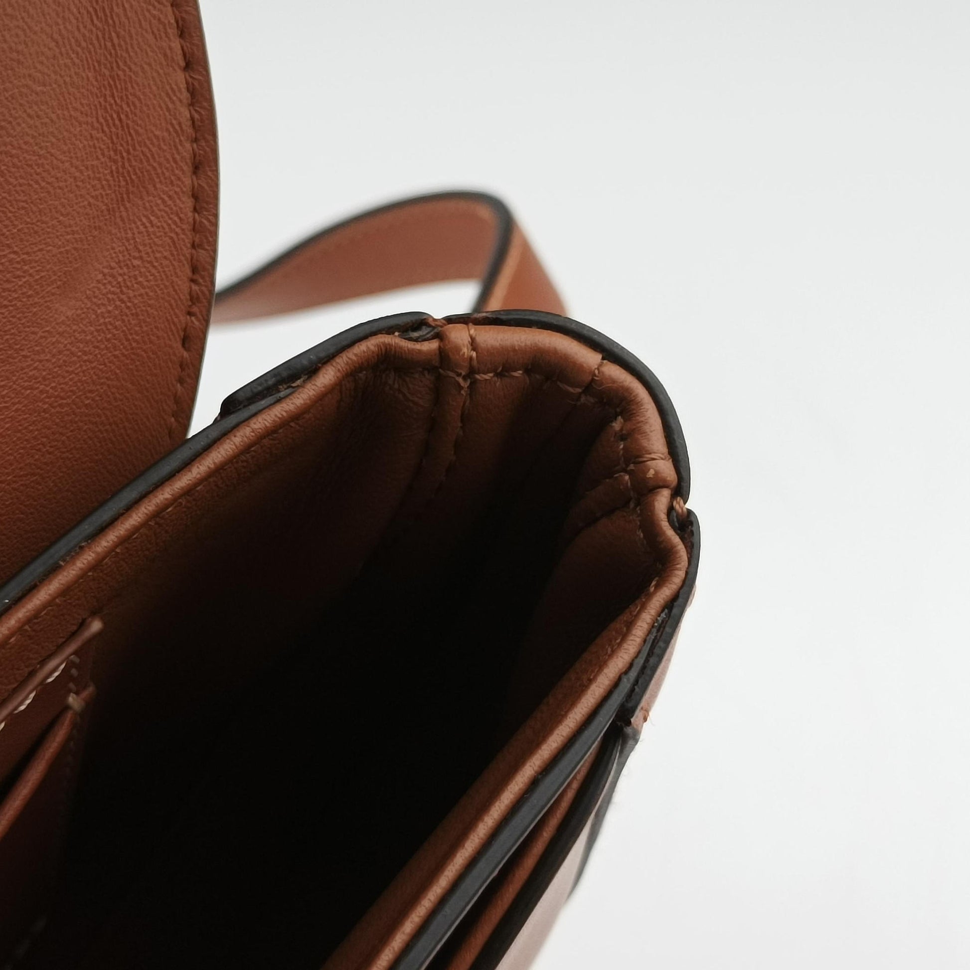 Besace 16 Small Brown Leather W-SL-2 W-SL-3290ベサス16スモール ブラウン レザー W-SL-2 W-SL-3290