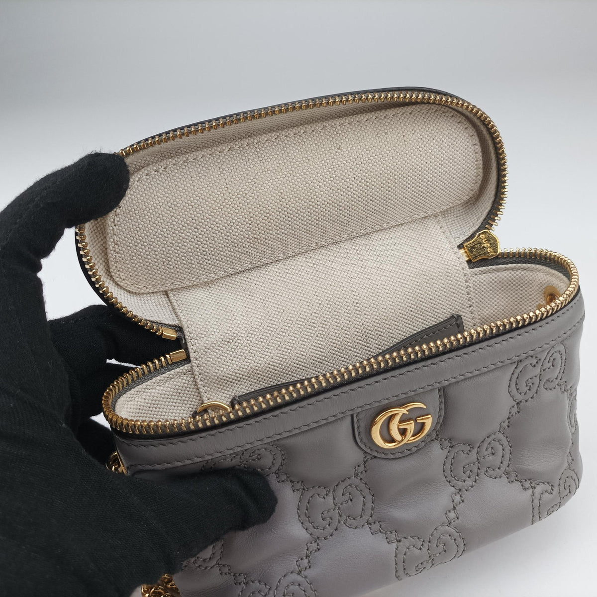 Vintage Gucci GG Matelasse Grey Leather 723770 shoulderbag | stylenewstar