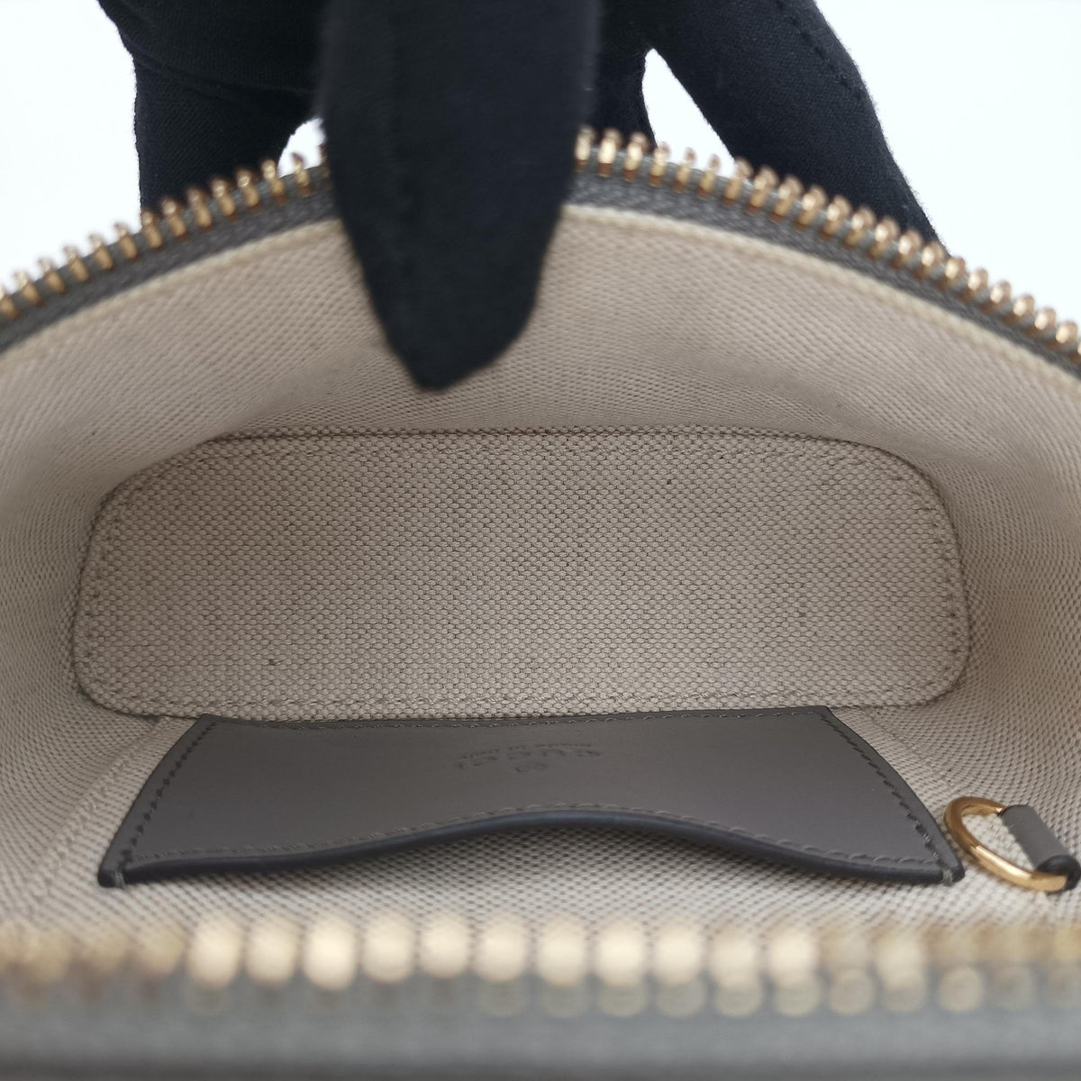 Vintage Gucci GG Matelasse Grey Leather 723770 shoulderbag | stylenewstar