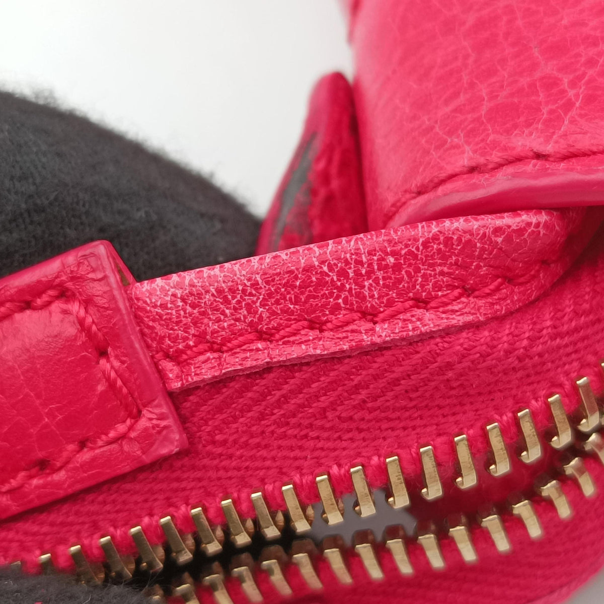 Pre-owned Balenciaga Electric Perforated Motorcycle City Red lambskin  shoulderbag | stylenewstar
