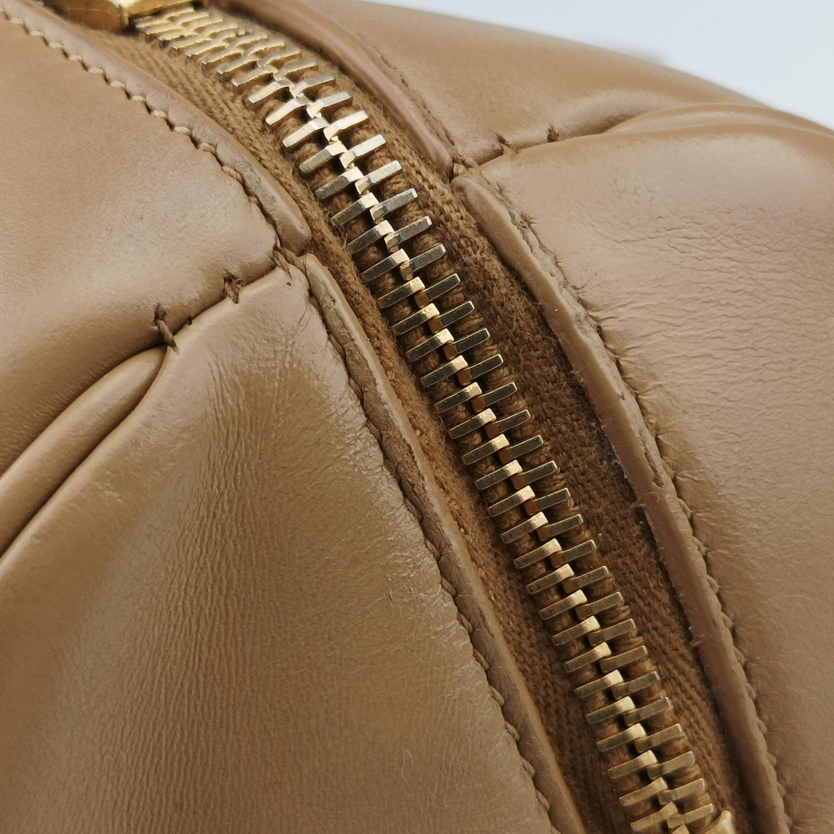 CLASSIC DUFFEL6 Black × Khaki Leather 322049 322049.486628クラシック ダッフル6  ブラック × カーキ レザー 322049 322049.486628