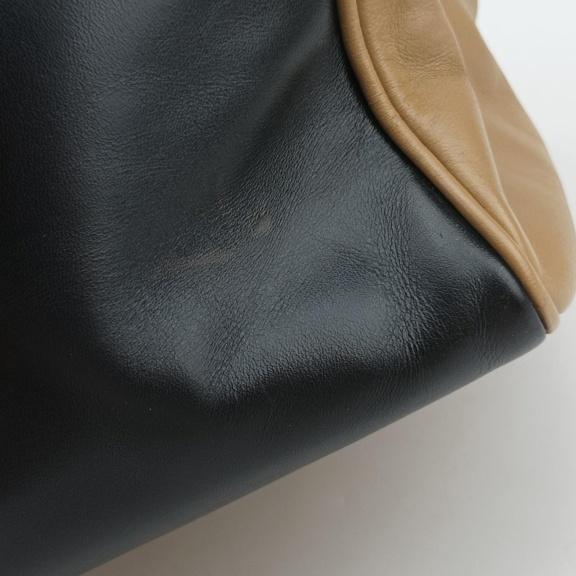 CLASSIC DUFFEL6 Black × Khaki Leather 322049 322049.486628クラシック ダッフル6  ブラック × カーキ レザー 322049 322049.486628
