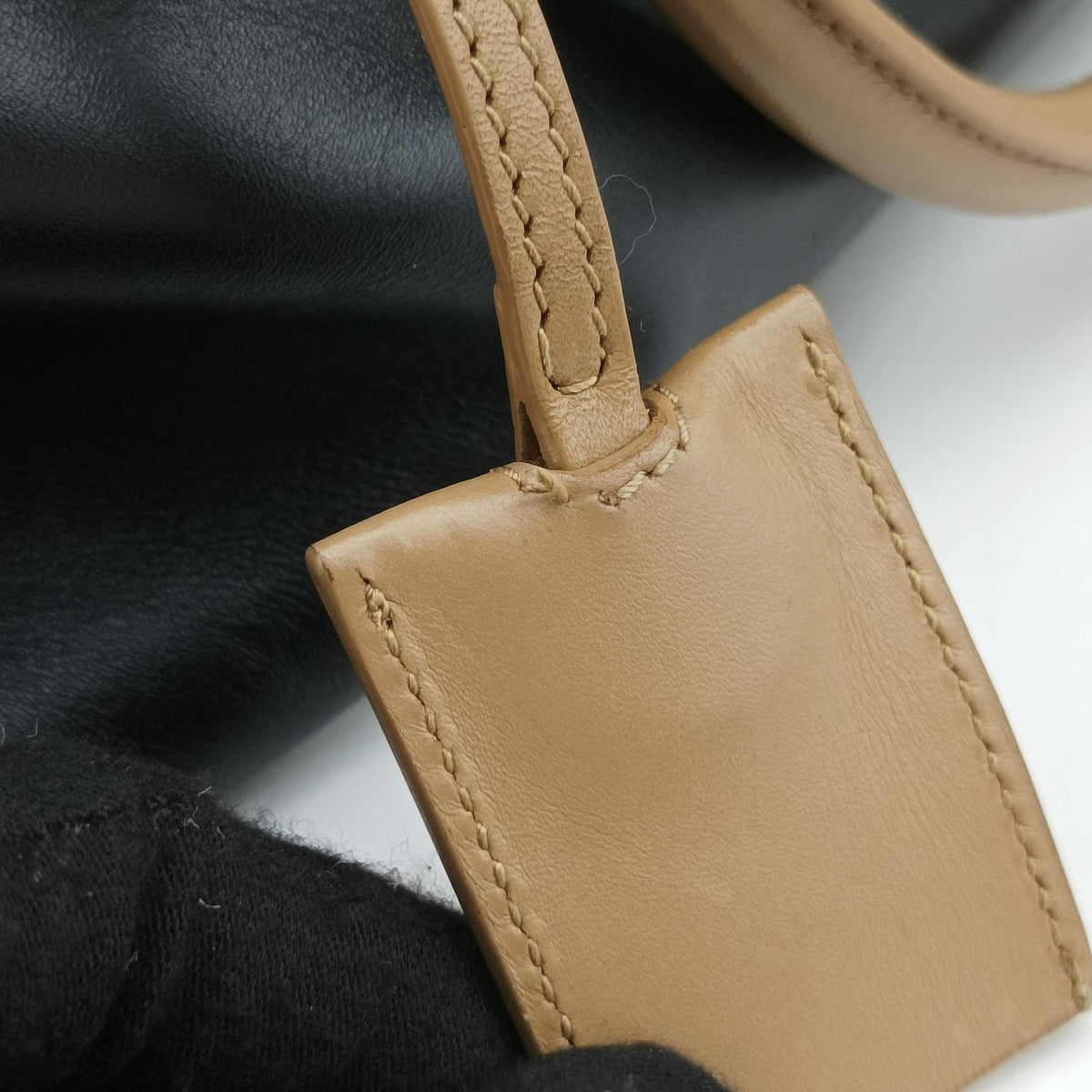 CLASSIC DUFFEL6 Black × Khaki Leather 322049 322049.486628クラシック ダッフル6  ブラック × カーキ レザー 322049 322049.486628