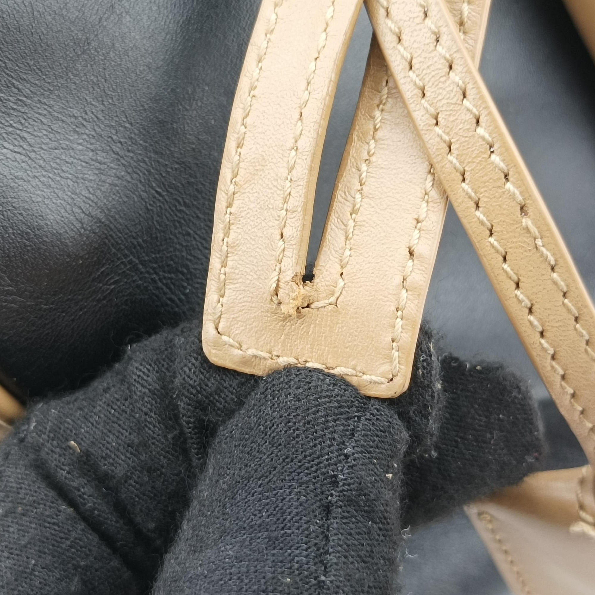 CLASSIC DUFFEL6 Black × Khaki Leather 322049 322049.486628クラシック ダッフル6  ブラック × カーキ レザー 322049 322049.486628