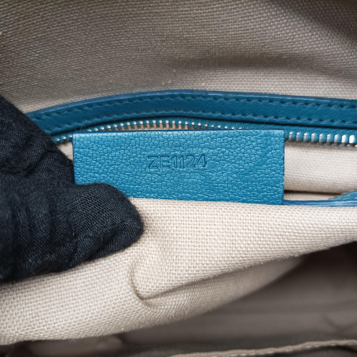 Antigona Blue leather ZE1124アンティゴナ ブルー レザー ZE1124