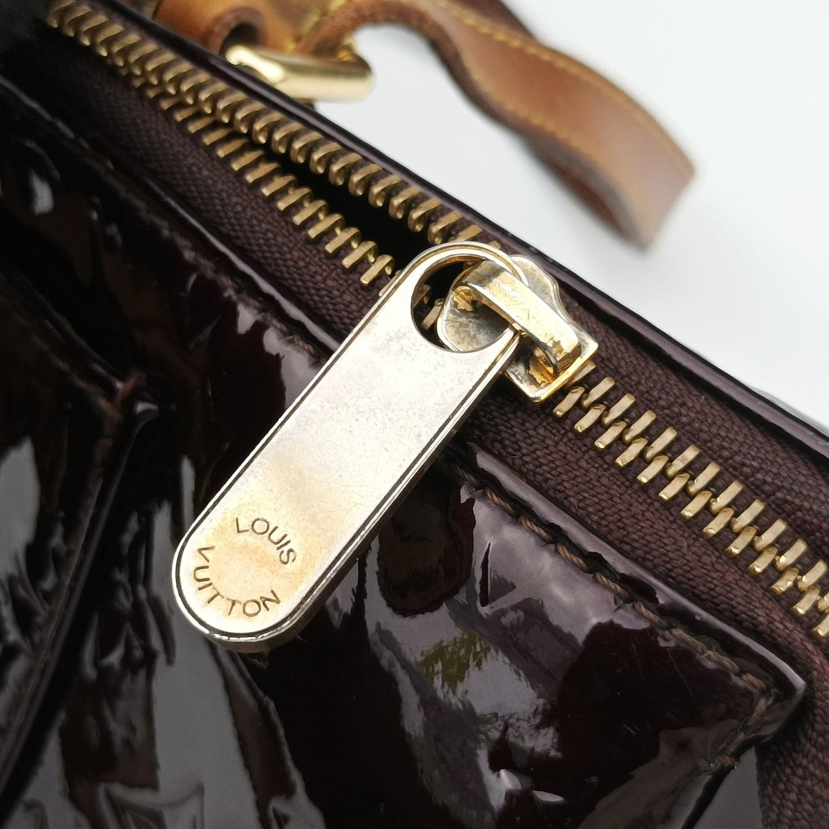 Pre-owned Louis Vuitton Rosewood Avenue Amaranth Vernis M93510 shoulderbag | stylenewstar