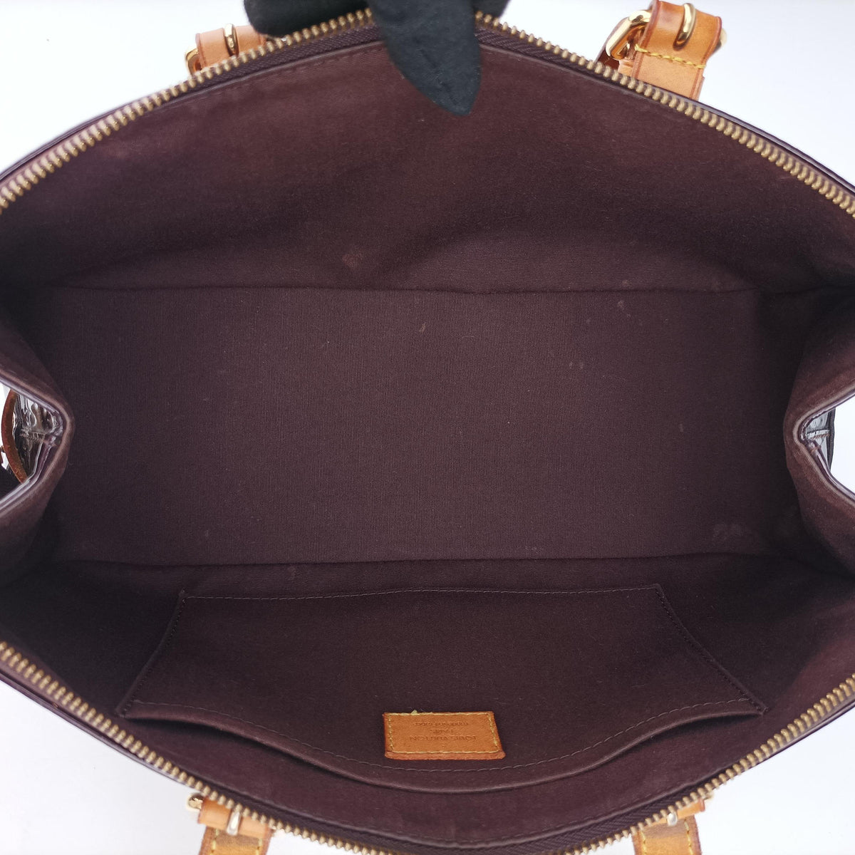 Pre-owned Louis Vuitton Rosewood Avenue Amaranth Vernis M93510 shoulderbag | stylenewstar