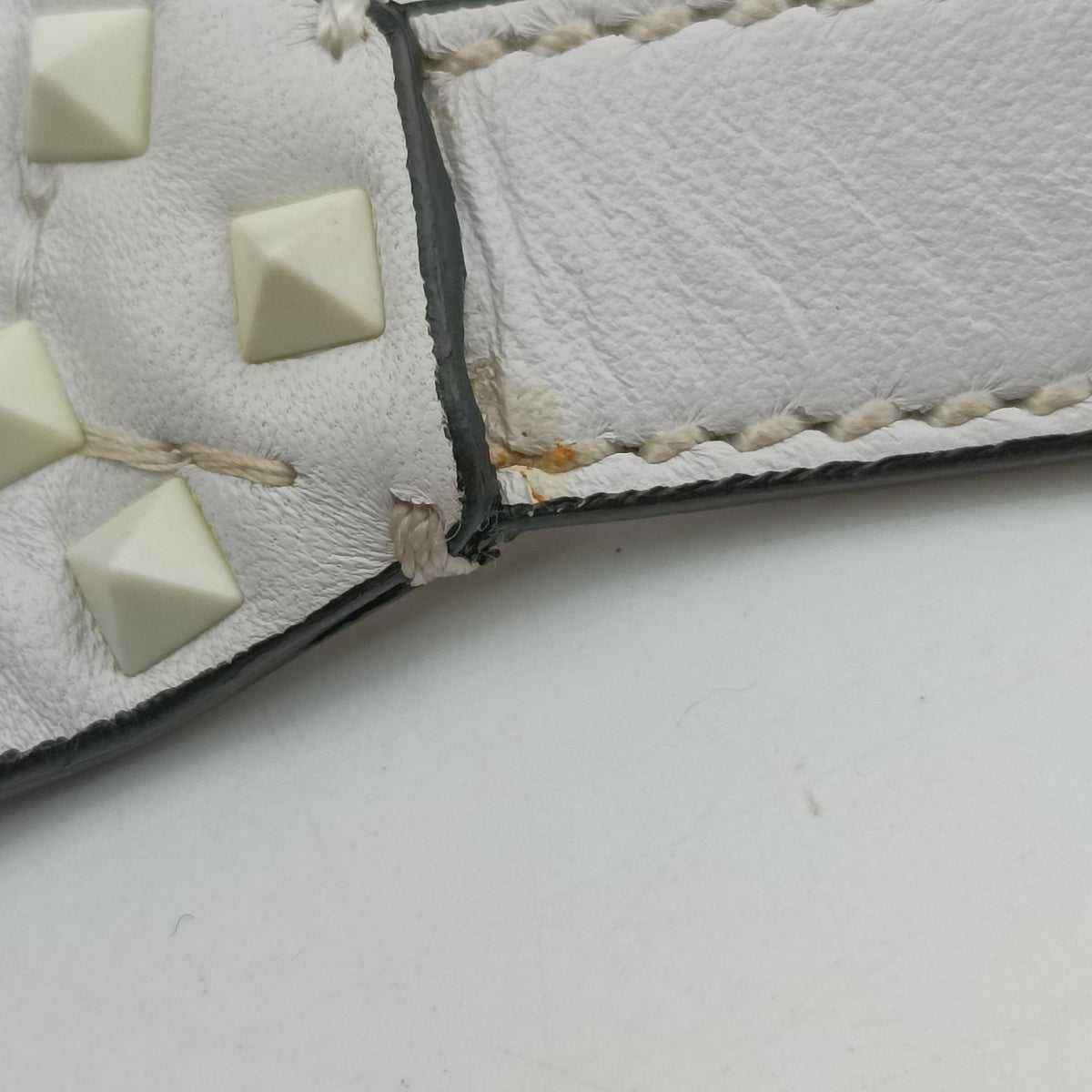 Rockstud White Leather GF-PB46RVH2ロックスタッズ ホワイト レザー GF-PB46RVH2