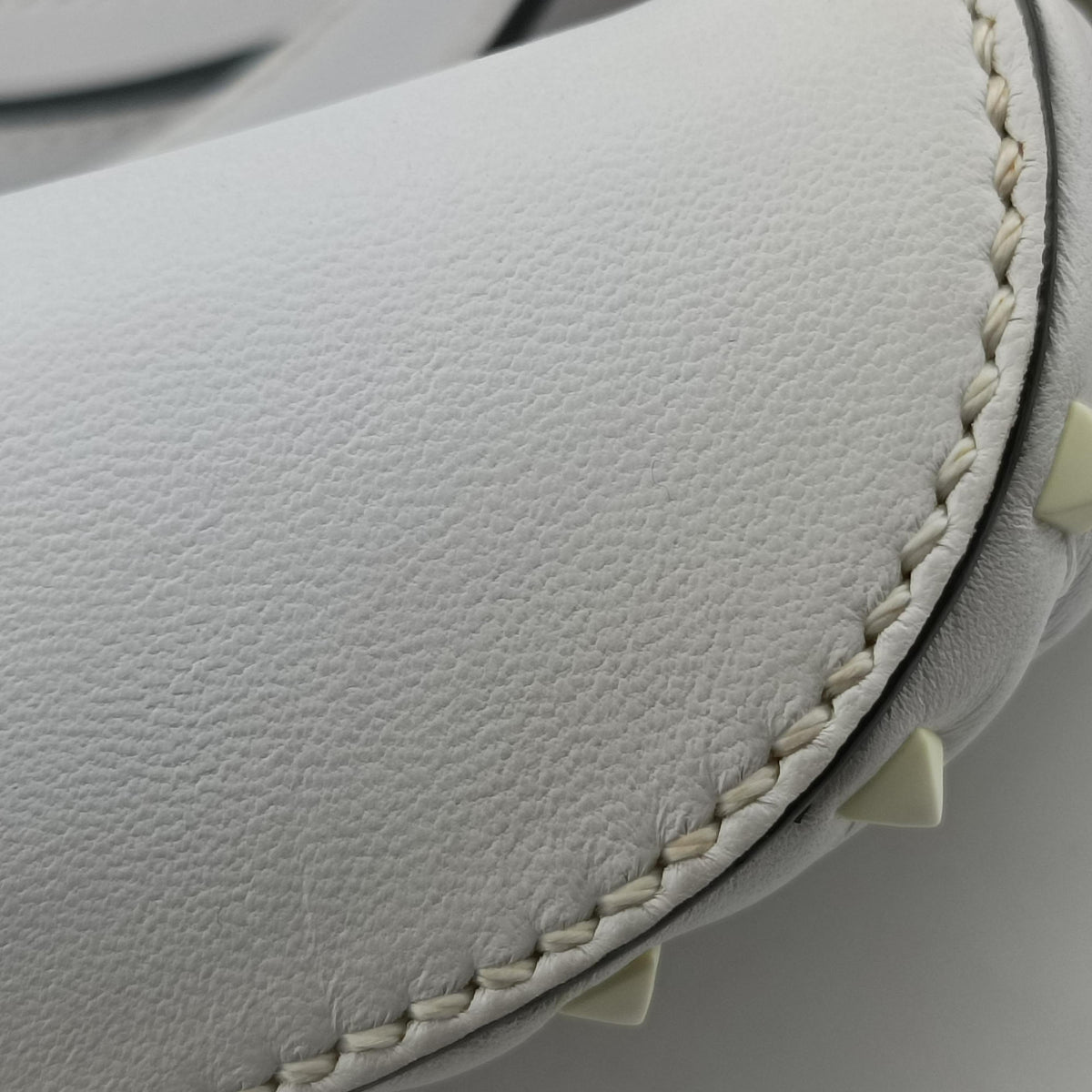 Rockstud White Leather GF-PB46RVH2ロックスタッズ ホワイト レザー GF-PB46RVH2