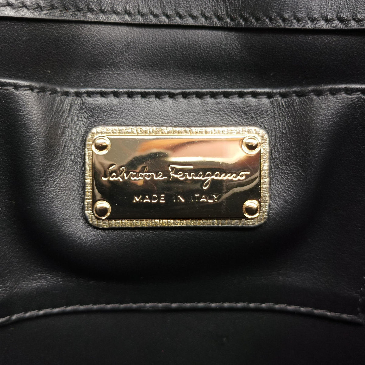 Pre-owned Ferragamo Thalia Golden Leather  shoulderbag | stylenewstar