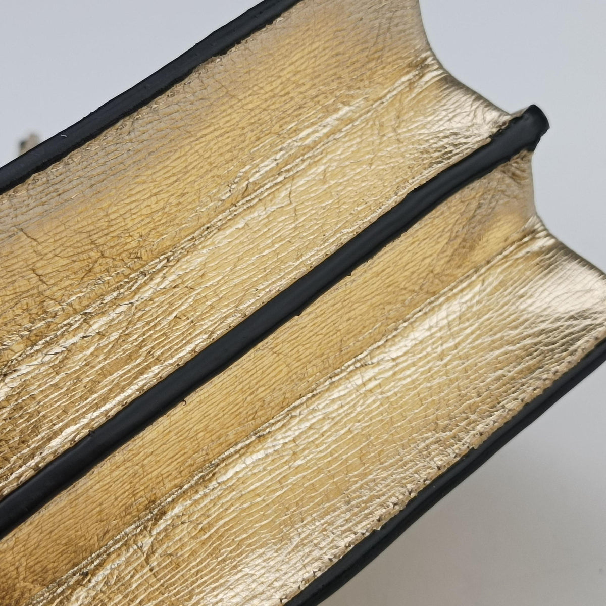 Pre-owned Ferragamo Thalia Golden Leather  shoulderbag | stylenewstar