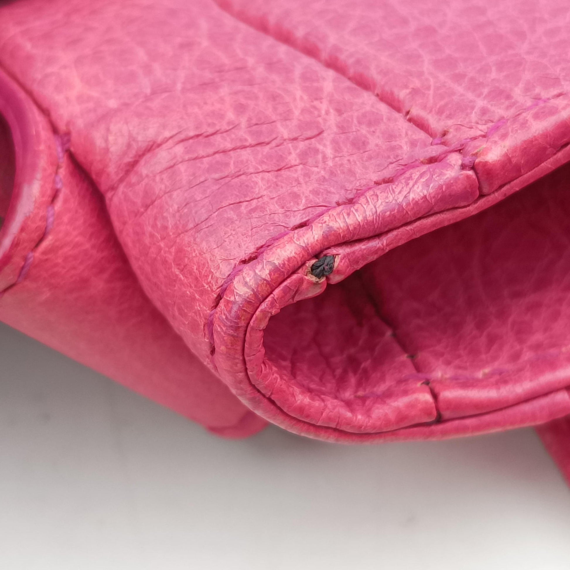 Classic Folk Messenger Pink lambskin 277043.5540 527277クラシックフォークメッセンジャー ピンク ラムスキン 277043.5540 527277