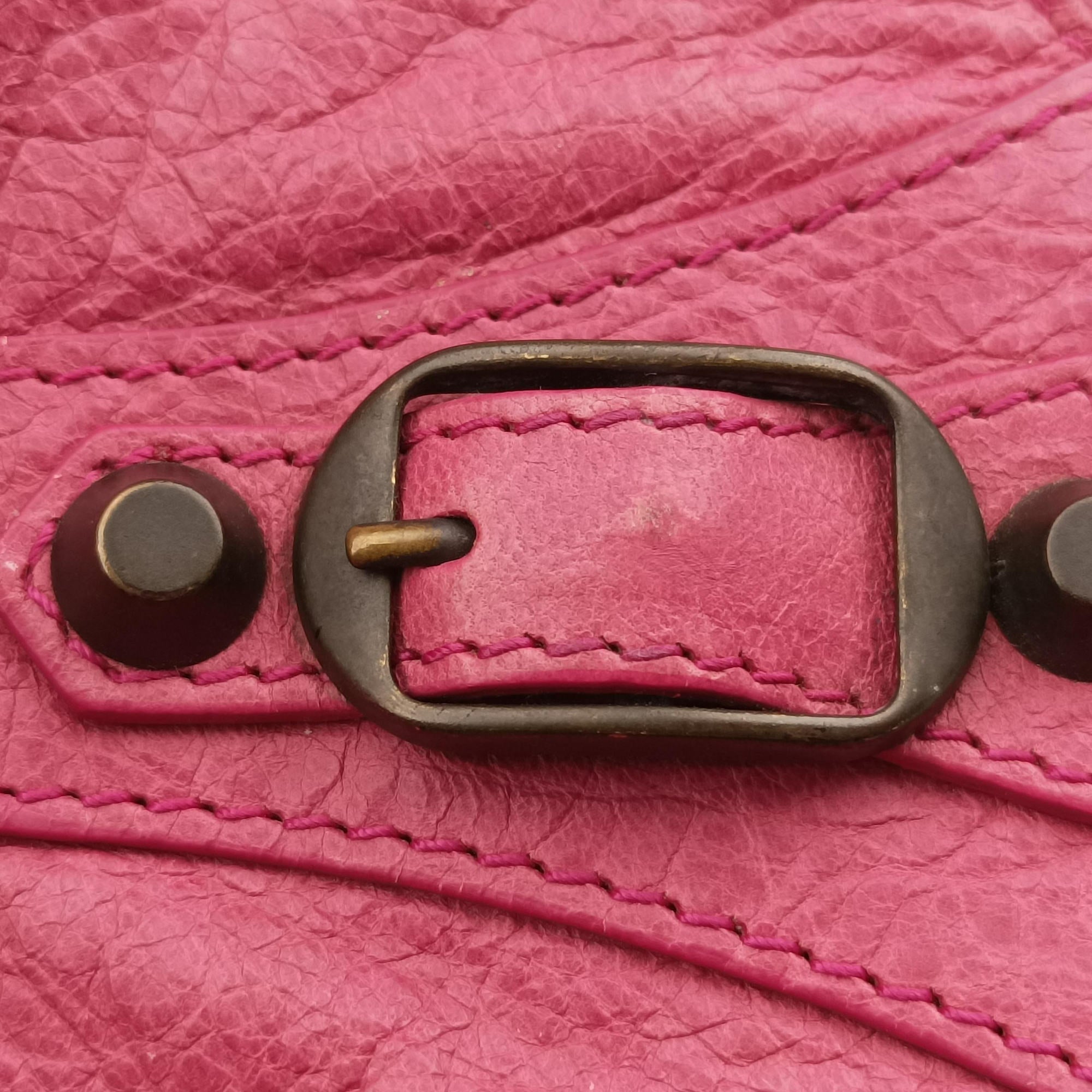 Classic Folk Messenger Pink lambskin 277043.5540 527277クラシックフォークメッセンジャー ピンク ラムスキン 277043.5540 527277