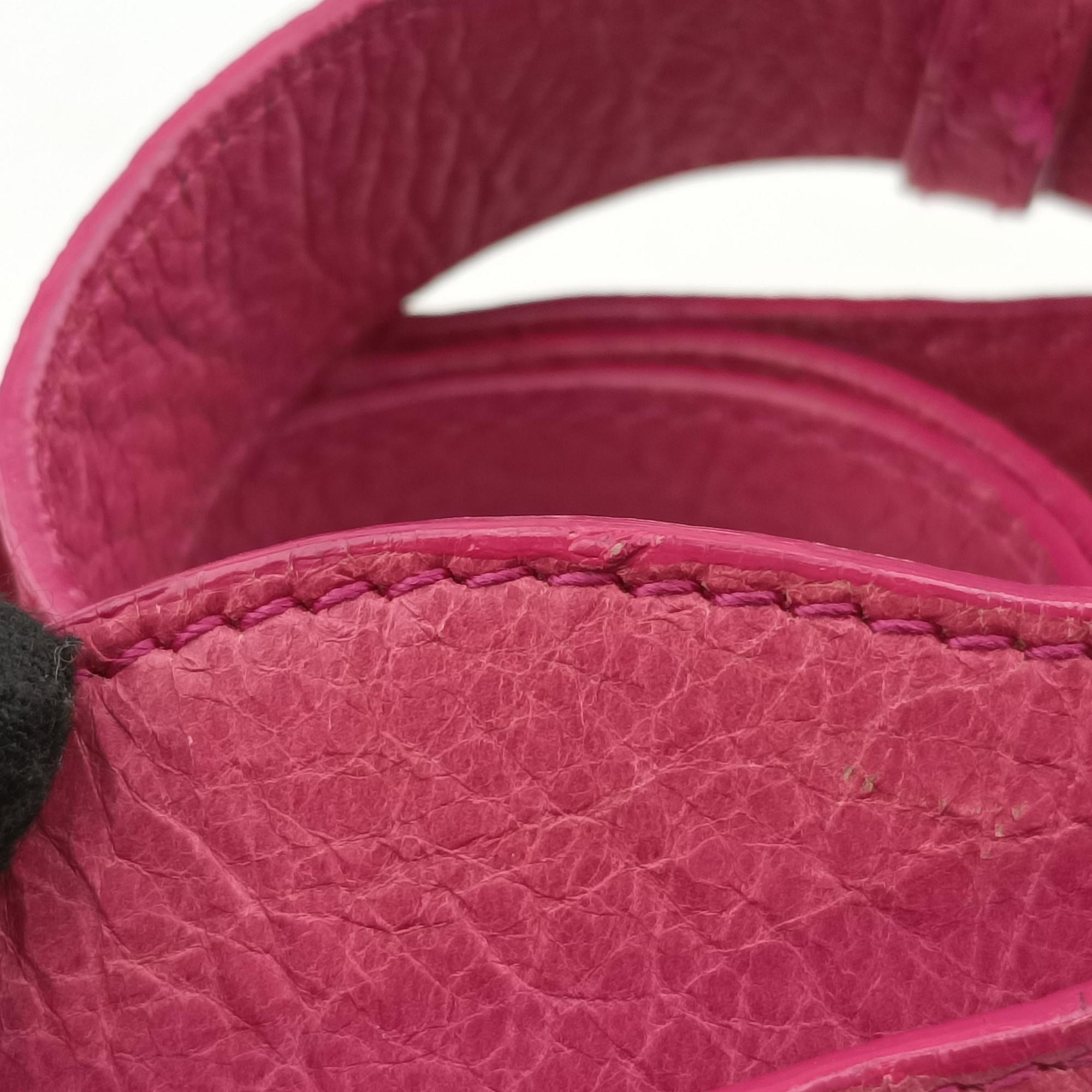 Classic Folk Messenger Pink lambskin 277043.5540 527277クラシックフォークメッセンジャー ピンク ラムスキン 277043.5540 527277