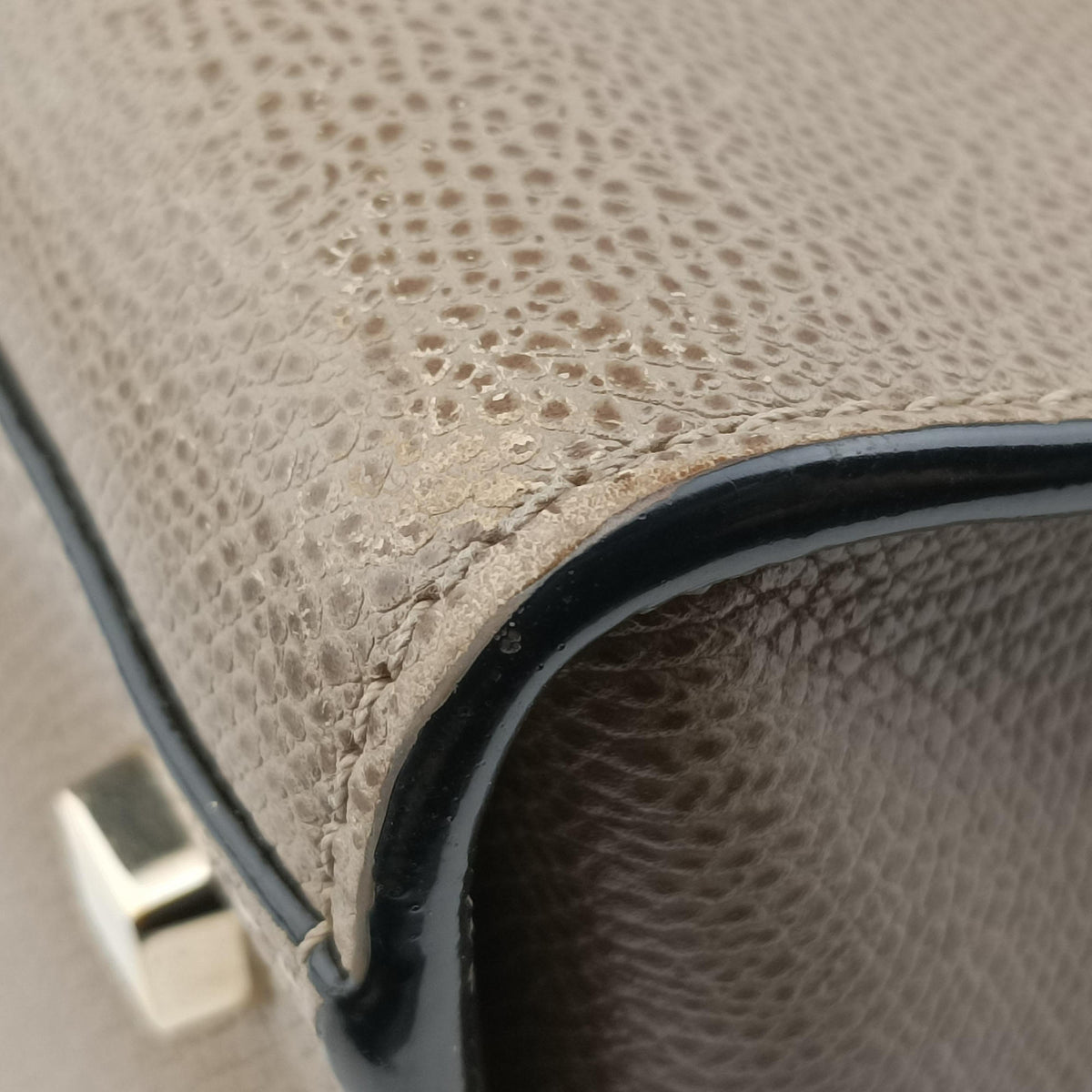 Pre-owned Valextra Iside Grey Calfskin  shoulderbag | stylenewstar