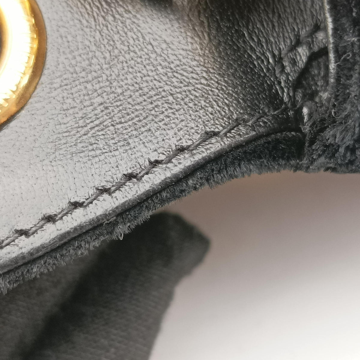 Pre-owned Yves Saint Laurent VICKY Black velour 538439 shoulderbag | stylenewstar