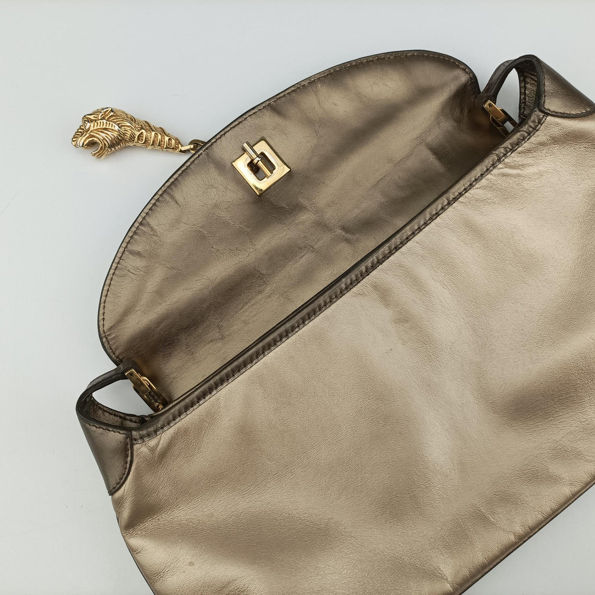 Pre-owned Gucci tiger head Golden Leather 001.41 shoulderbag | stylenewstar