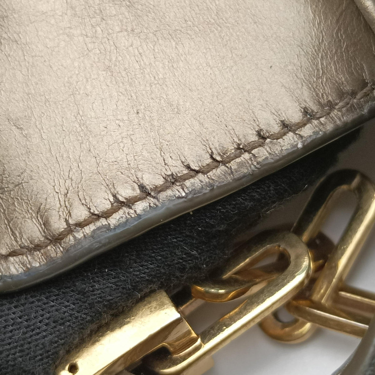 Pre-owned Gucci tiger head Golden Leather 001.41 shoulderbag | stylenewstar